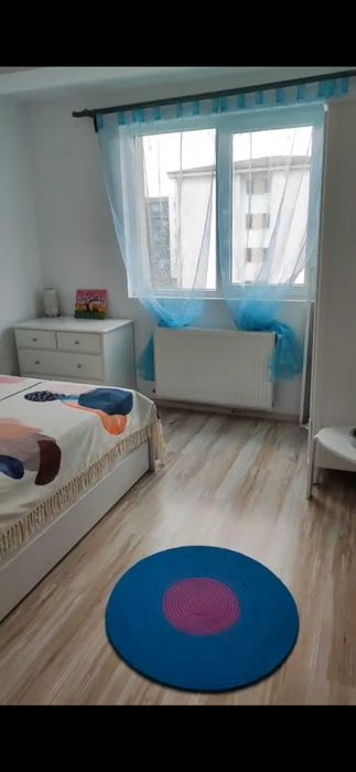 Inchiriez apt 2 camere - Metrou, AC, centrală, balcon închis, parcare