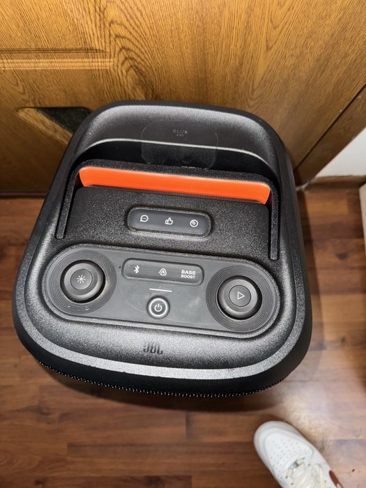 Vand boxa jbl club 120 imbecabila aproape noua fara nici o problema