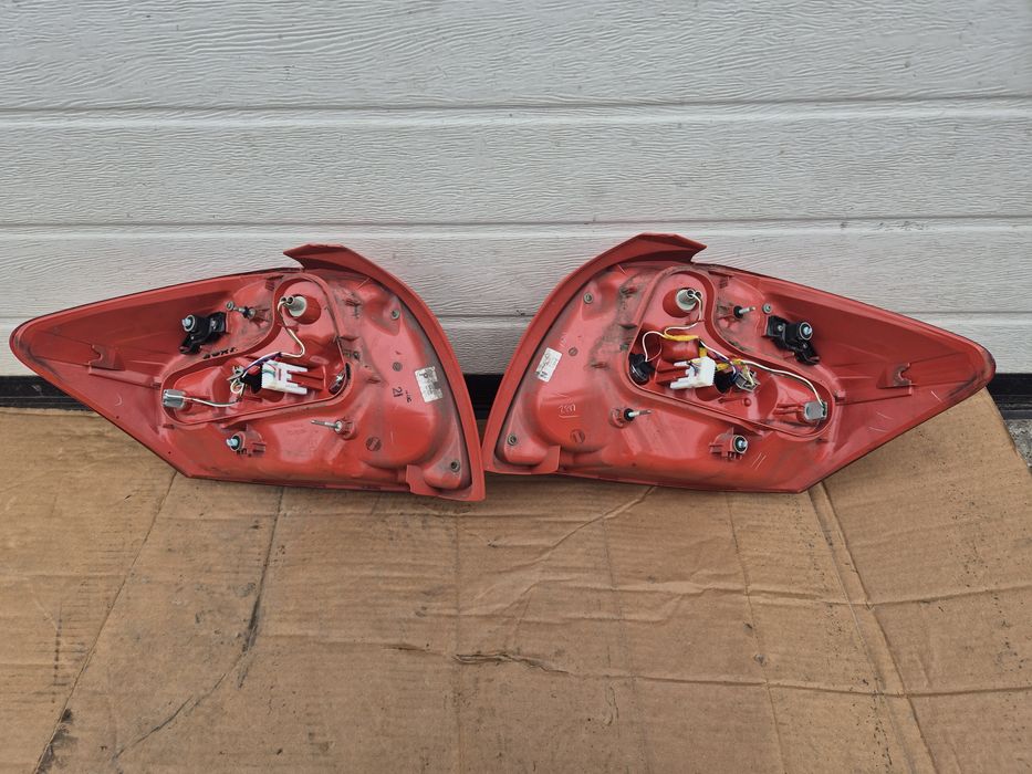 Stopuri/Triple Spate Toyota Auris Facelift 2010-2012. Volan stinga.