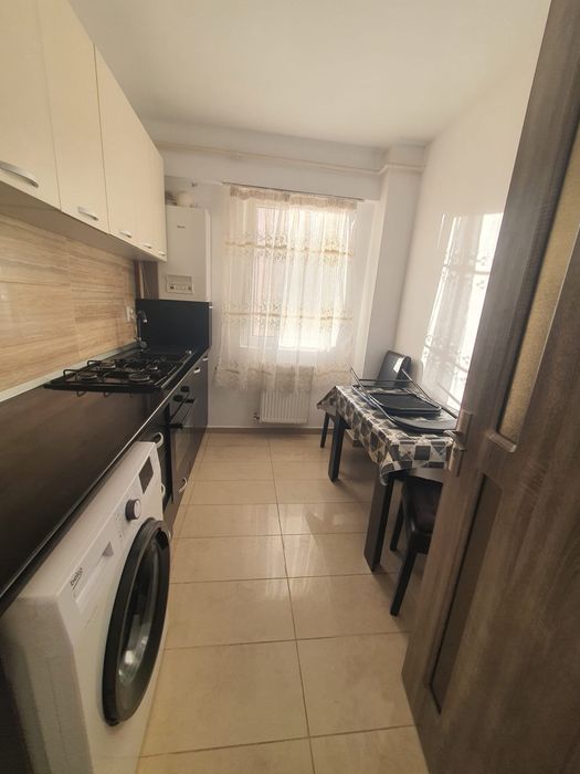 Inchiriez apartament 3 camere !