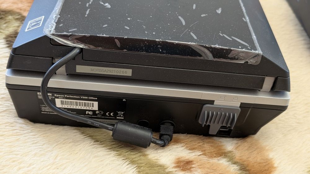 Планшетный сканер Epson