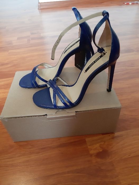 Sandale Zara din piele, noi cu eticheta, marimea 35-36