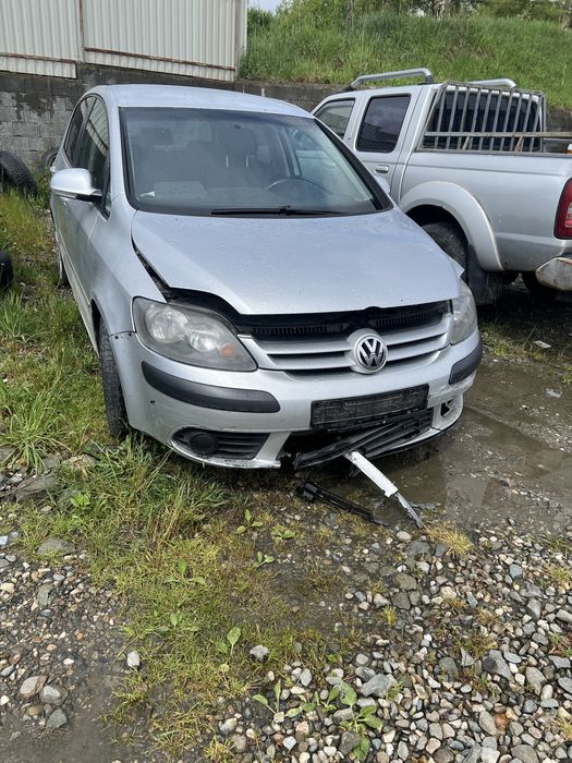Golf 5 plus accidentat