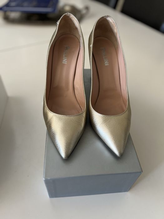 Pantofi aurii masura 40 marca Polini