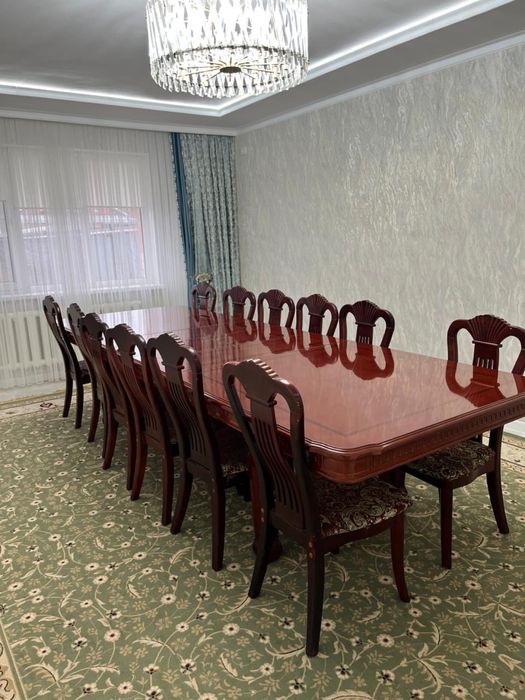 Продам гостевой стол со стульями.