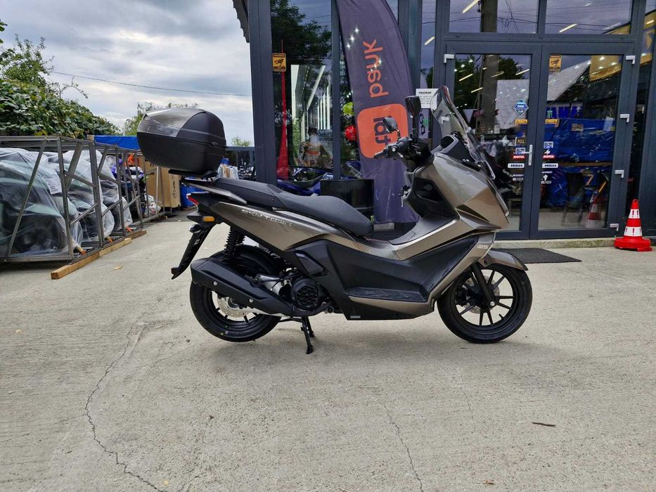 Scuter Kymco SkyTown 125i nou-se conduce cu B-stoc EST BIKE Campina