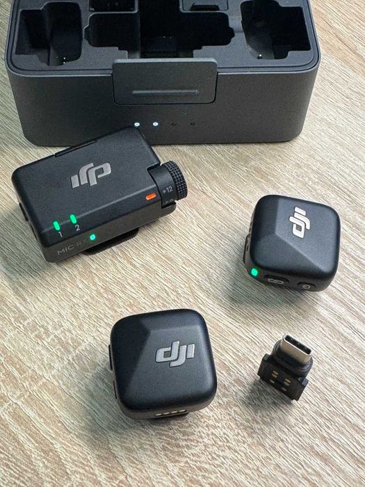 DJI Mic Mini Kit: 2 microfoane + receptor + stație de încărcare, stare excelentă