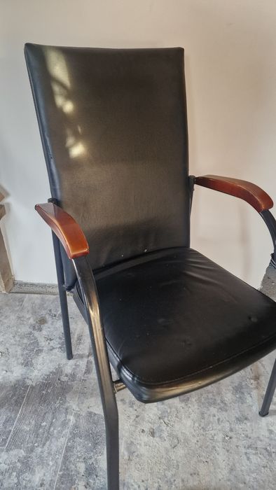 Стулья офисные разные