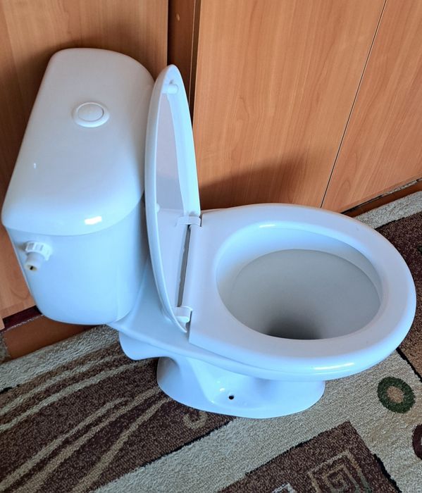 Унитазы в сборе в отличном состоянии б/у.