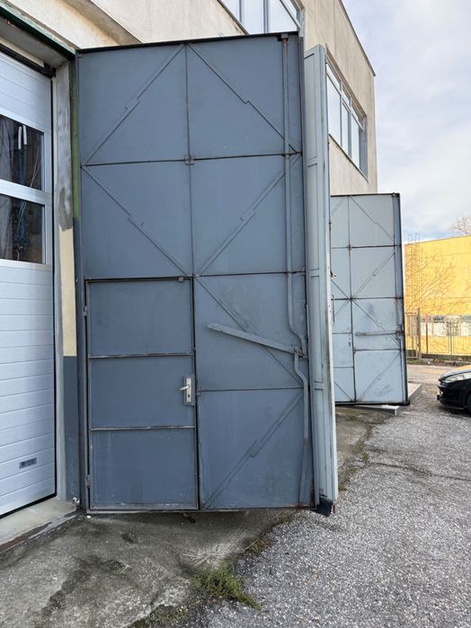 Двукрили метални  врати