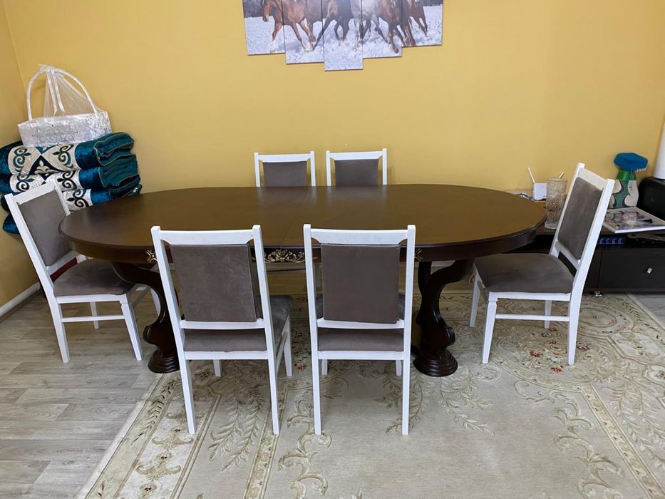 Продам стол в отличном состоянии. Самовывоз