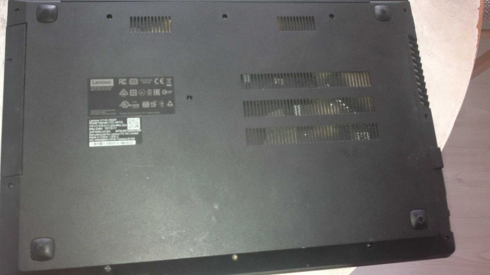 Продавам или заменям лаптоп LENOVO -V110