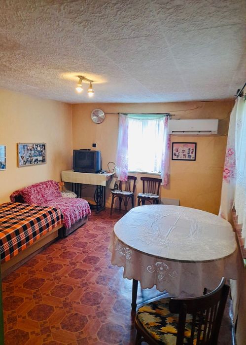 Къща с двор с. Разделна