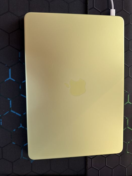 Macbook Neo Verde iStyle, in garantie