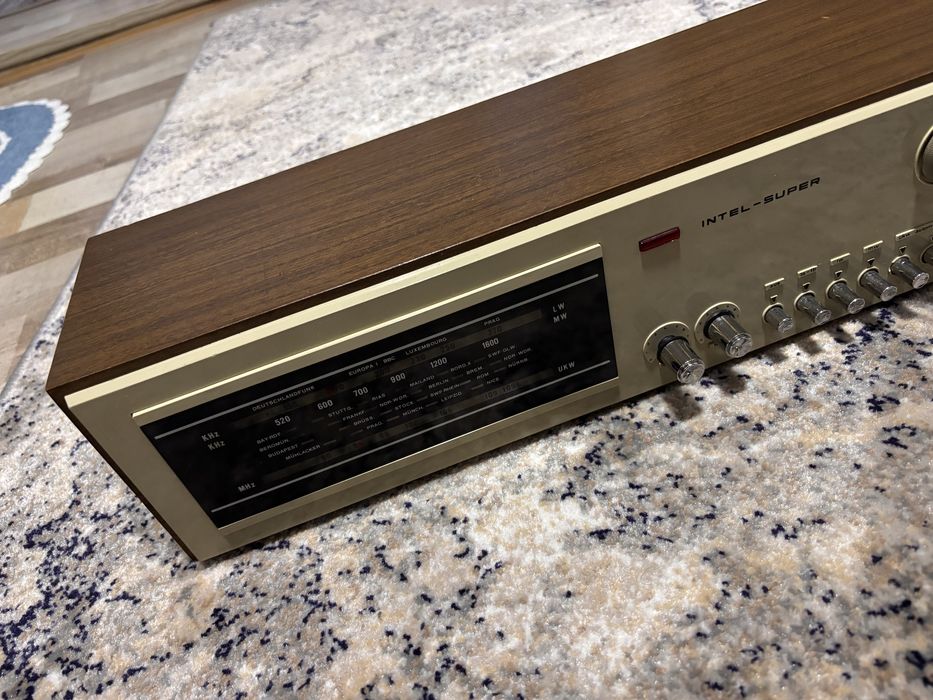 Radio vintage intel super impecabil
