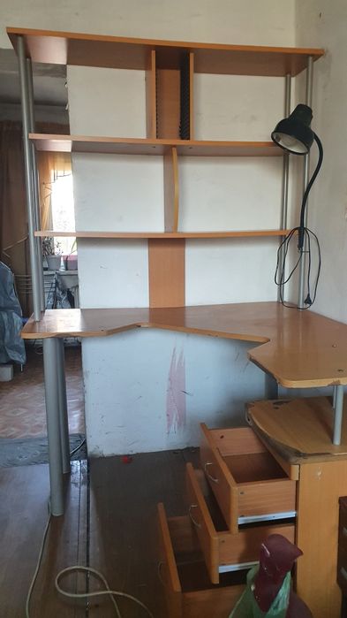 Продам компьютерный стол. СРОЧНО