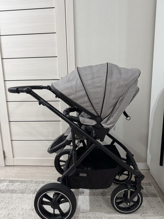 Продам коляску 2 в 1 Nuova Moon