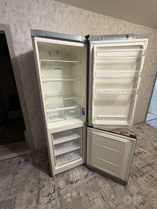 Продается Холодильник Indesit срочно!!! Торг есть!