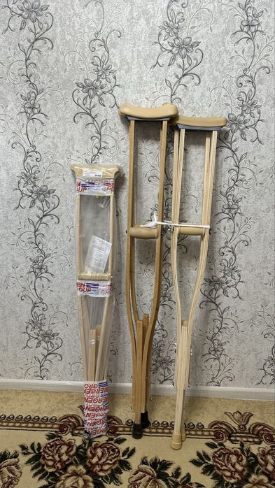 Костыли, инвалидная коляска