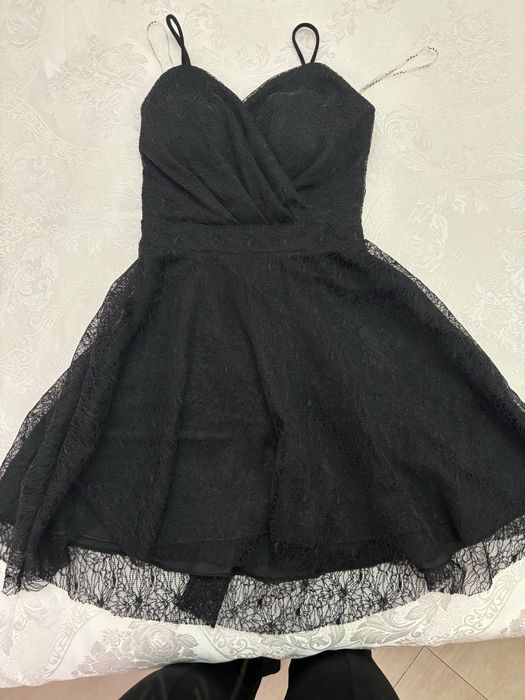 Официална черна дантелена къса рокля