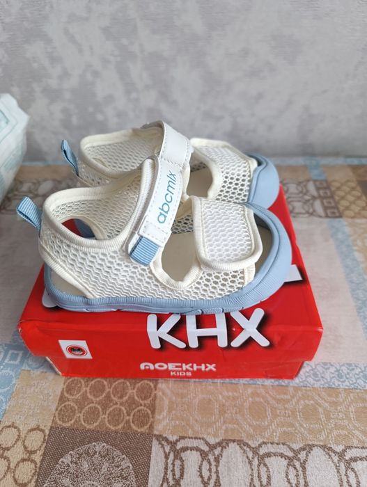 Продам летние сандалии