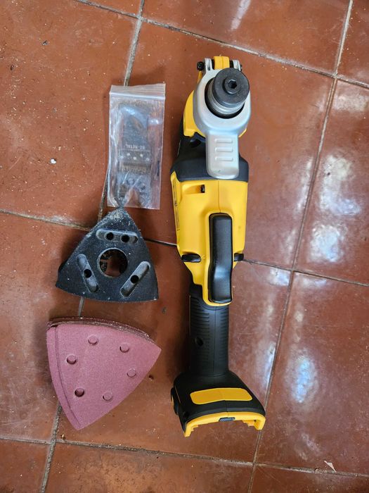 Акумулаторен мултифункционален инструмент без батерия и зарядно DeWALT DCS355
