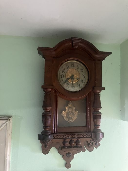 Голям античен часовник