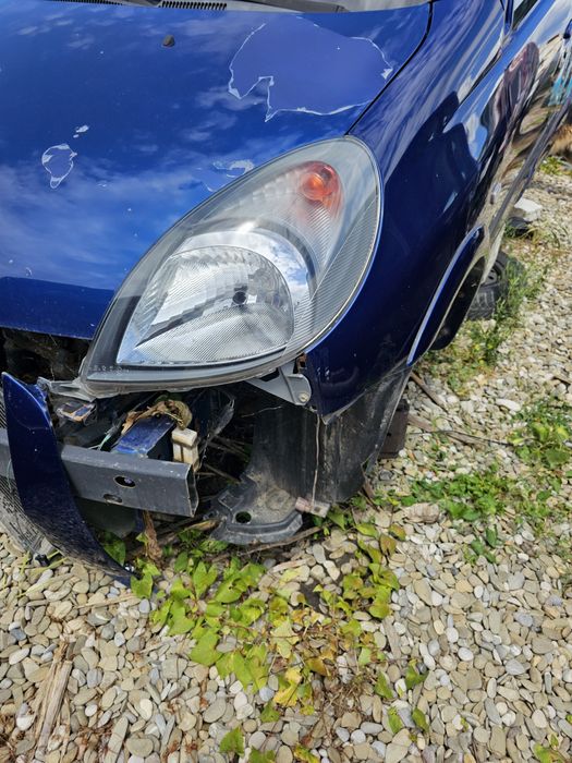 Far stânga Toyota yaris Verso 2001-2003