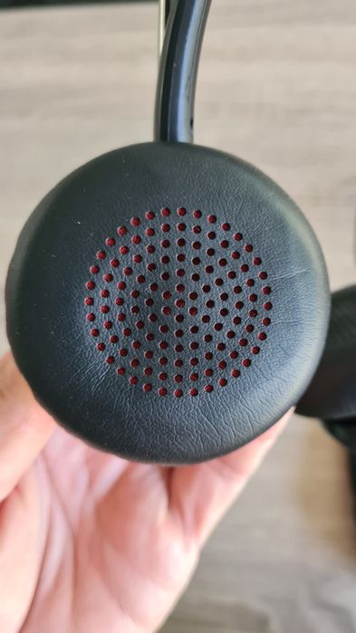 Продавам хедсет Plantronics Poly Voyager Focus 1