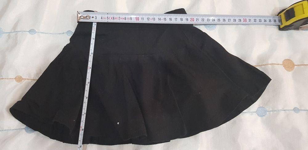 Продавам поли за момиченце, без забележка.