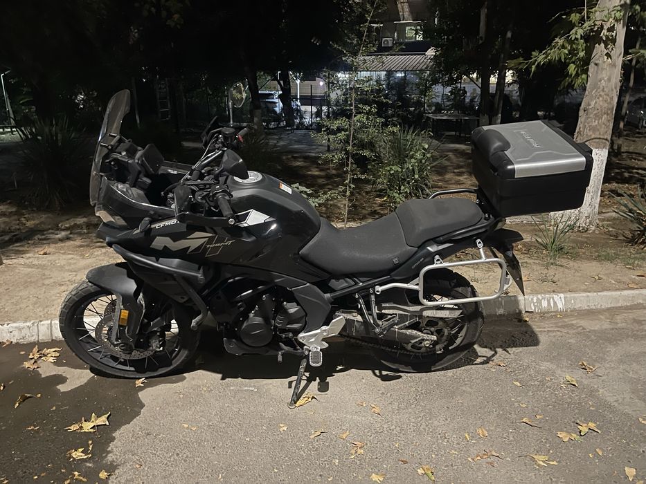 CF Moto MT700 sport turist