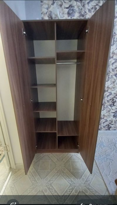 Шифонер,тумб.стол продам.