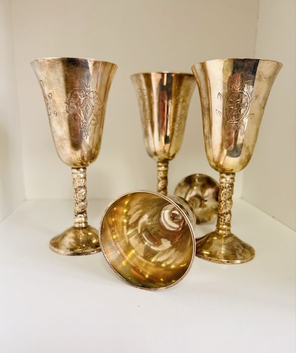 Set patru pahare argintate