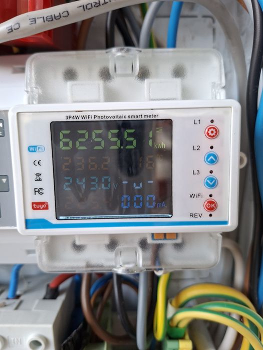 Siguranta / releu trifazata inteligenta tuya wifi