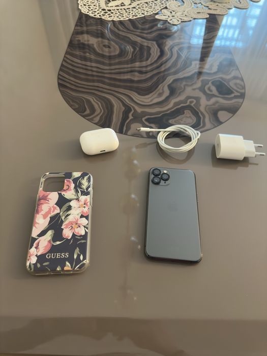 Vand iphone 11 pro + airpods cadou
