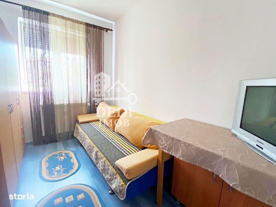 Apartament 3 camere de vânzare in zona Rogerius, Oradea