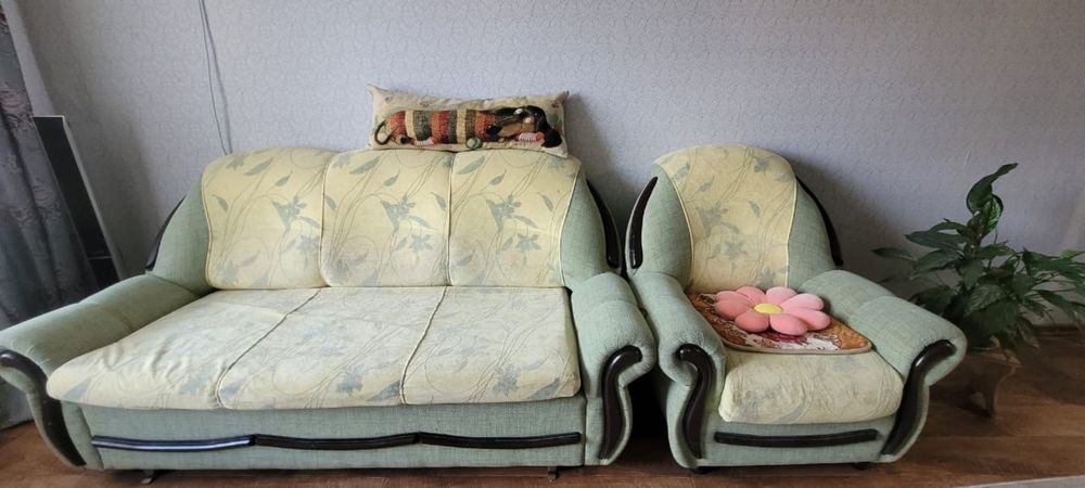 Продам диван с креслом