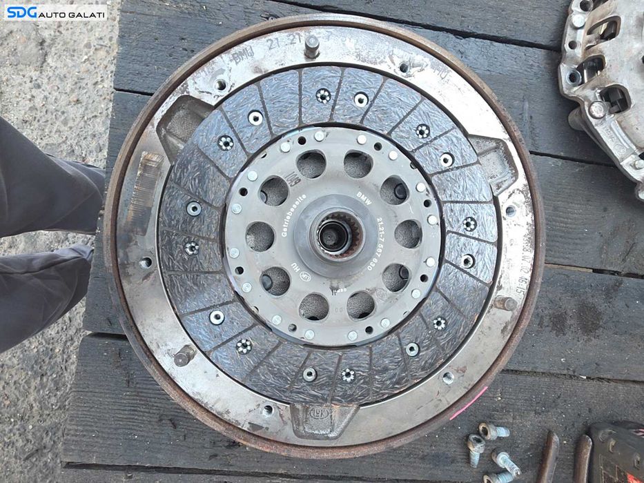 Volanta Masa Dubla cu Disc Ambreiaj BMW Seria 3 E90 E91 E92 E93 2.0 Diesel N47D20A N47D20C 2007 - 2013 Cod 21217567830, 7567830, 21217577479, 7577479 [MX1517]