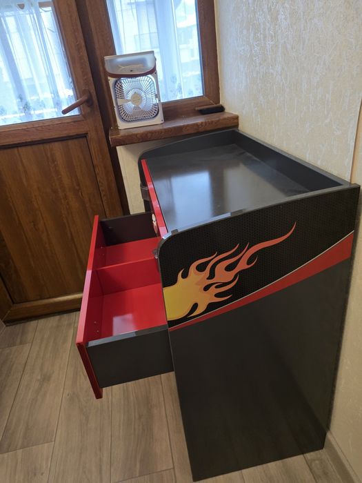 Детский стол компьютерный и комод