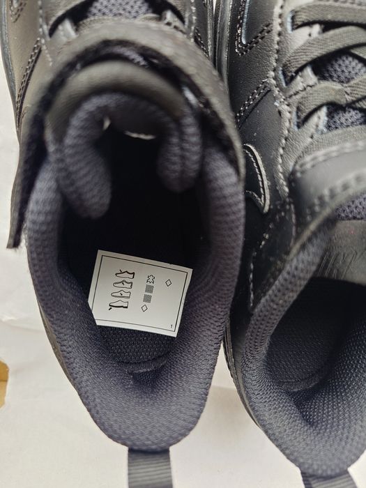 Adidași noi Nike mărimea 29,5