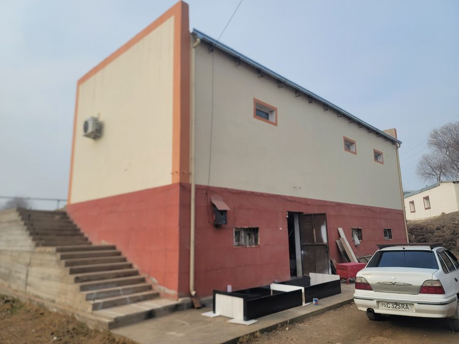 Noturar bino sotiladi