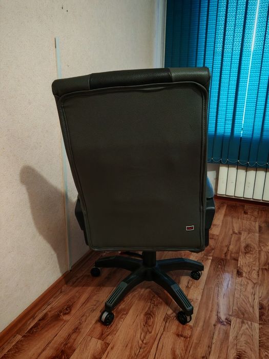 Продам кресло офисное