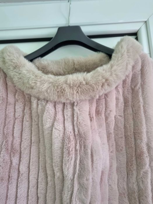 Дамско бежово пончо