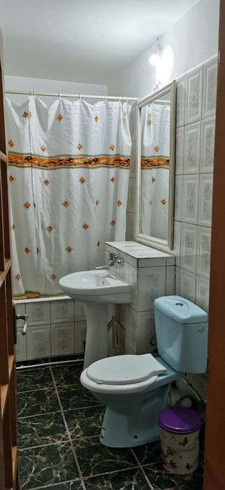 De închiriat apartament 3 camere