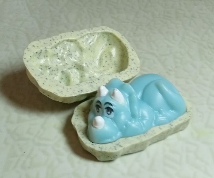 Продам. "Динозавр в камне" фигурка из киндер сюрприза.