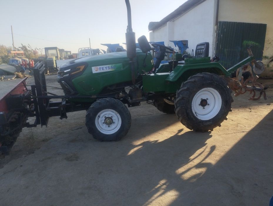 Мини яшил трактор сотилади