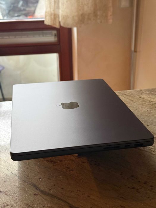 Перфектен MacBook Pro 14" с Apple M3 Pro 512 GB