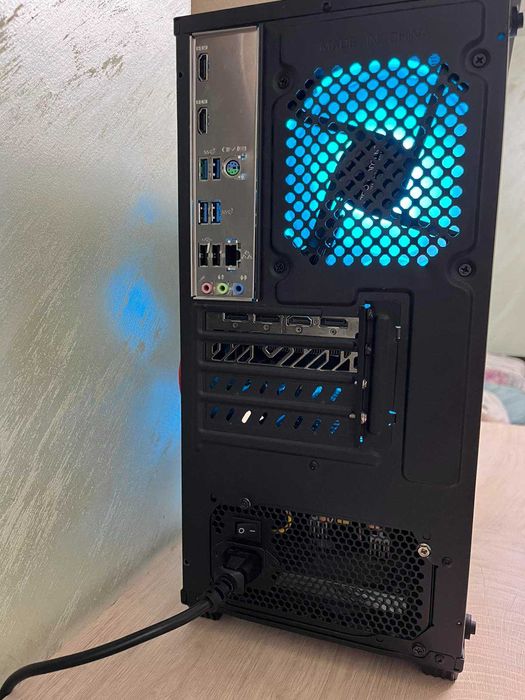 Геймърски компютър RX 6600 XT / i3-10100F / 16GB RAM / 750GB SSD / Win 11 Pro