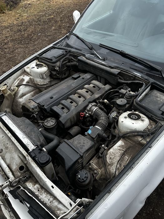 Продам в разбор бмв е34 м50б20