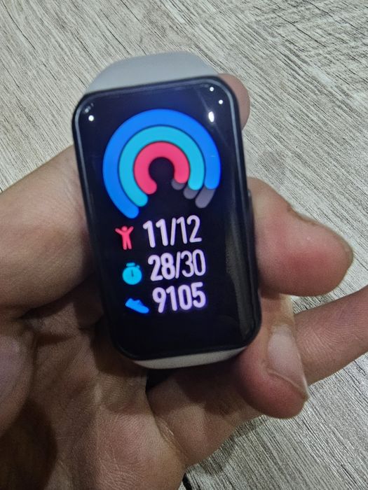 Honor band 6 karbka bor zaryadchiki ham bor